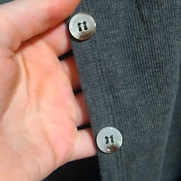 Women's gray cardigan. - Picture 2 of 4
